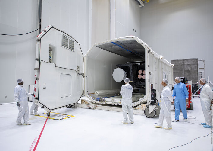 Opening MTG-I1 container in the cleanroom