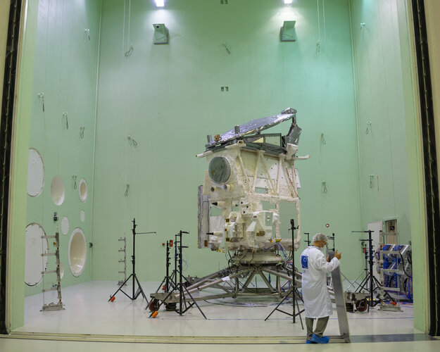 Setting up the acoustic chamber for EarthCARE