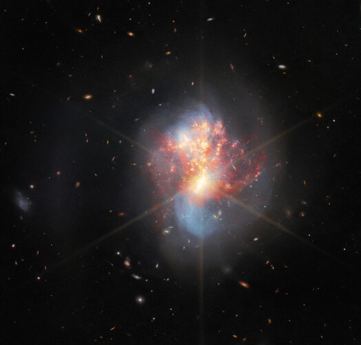Webb explores a pair of merging galaxies