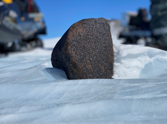 Rare 7.6kg meteorite