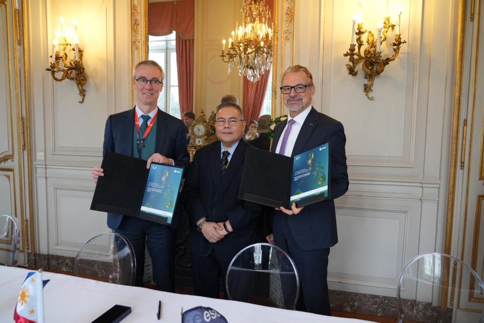 ESA and the European Commission sign new agreement