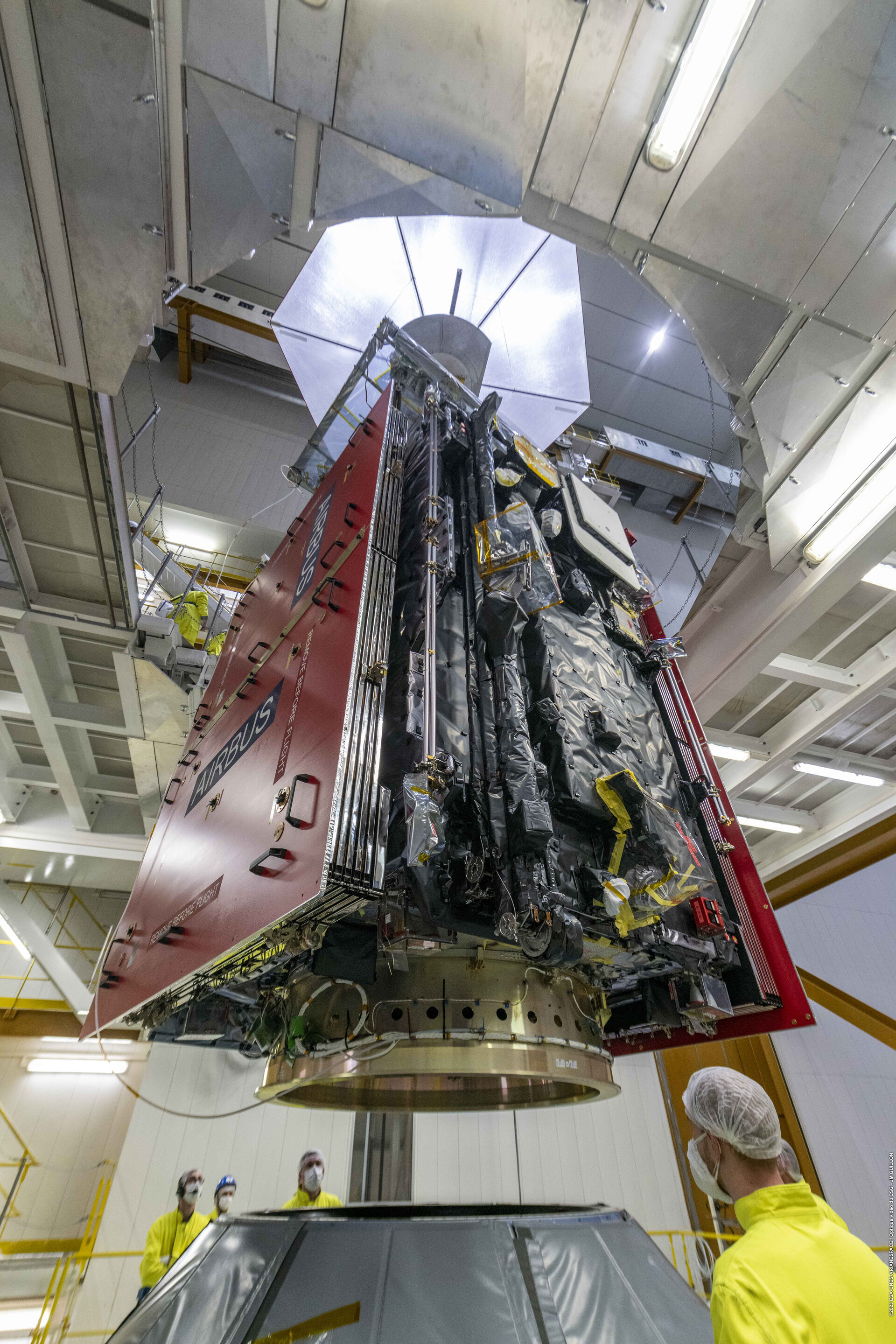 Juice lowered onto Ariane 5