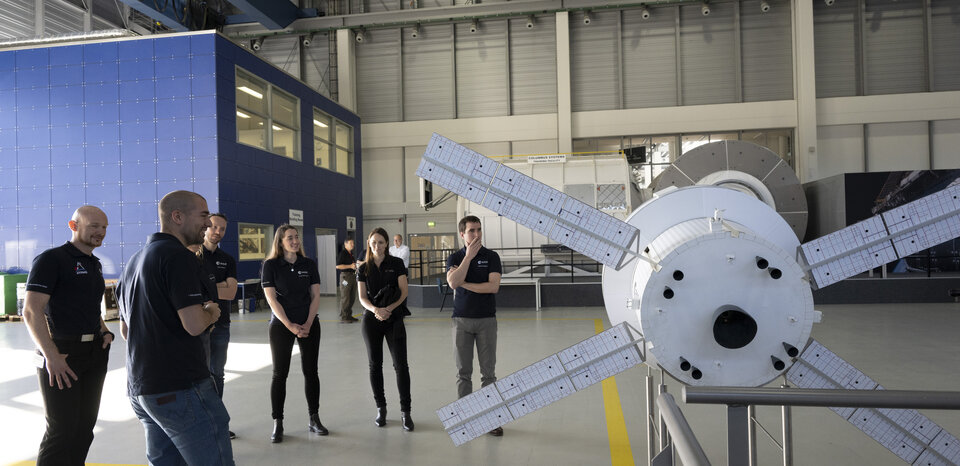 Les candidats astronautes débutent leur formation – Hall d'entraînement de l'EAC