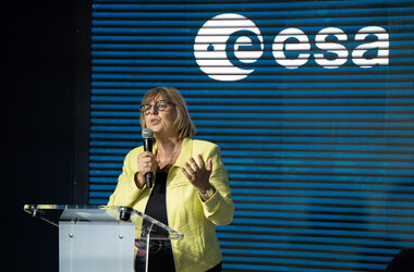 Sylvie Retailleau, French Minister for Research, Higher Education and Innovation during her visit of ESA/CNES pavilion.