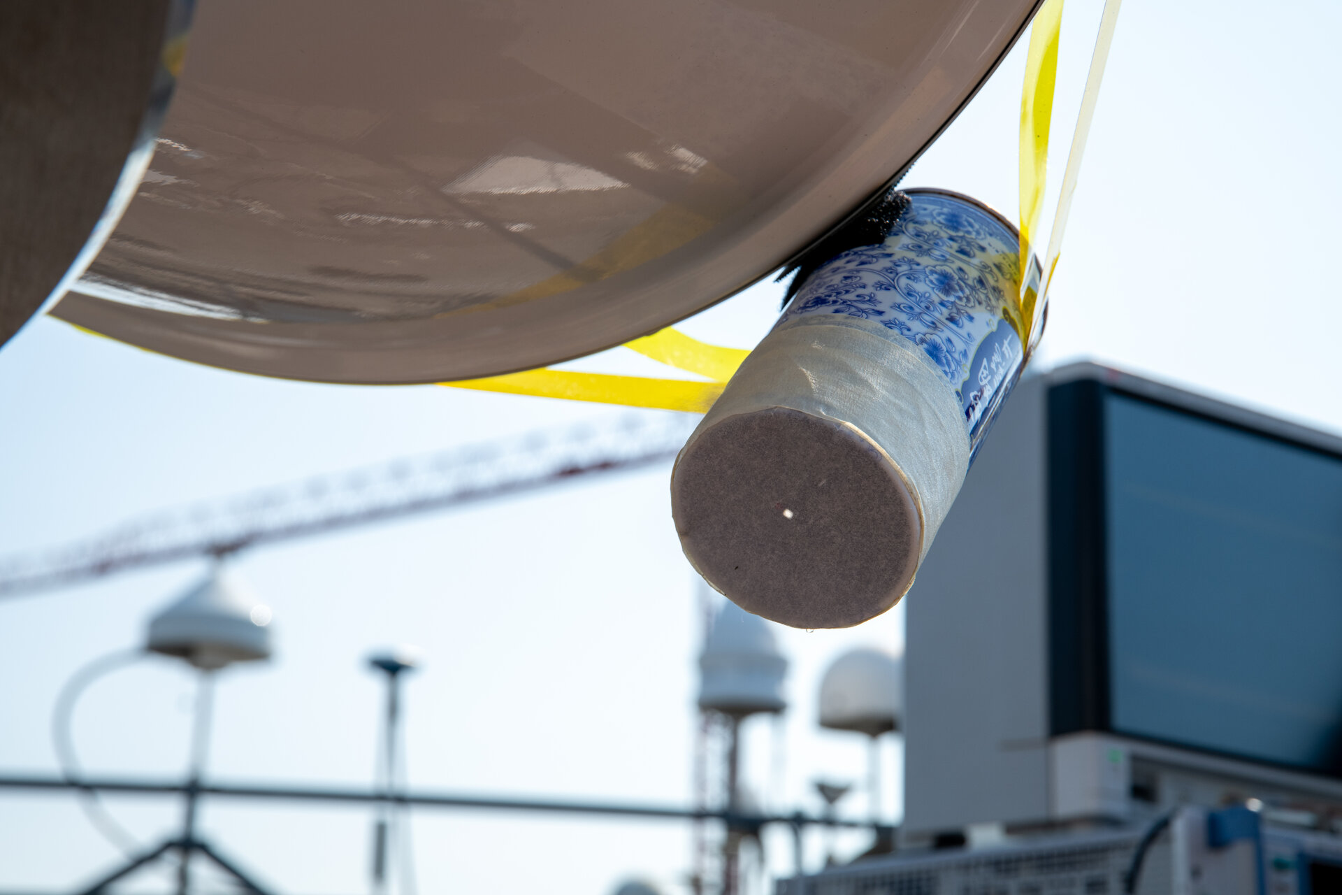 Pinhole camera shows antenna centred on Sun