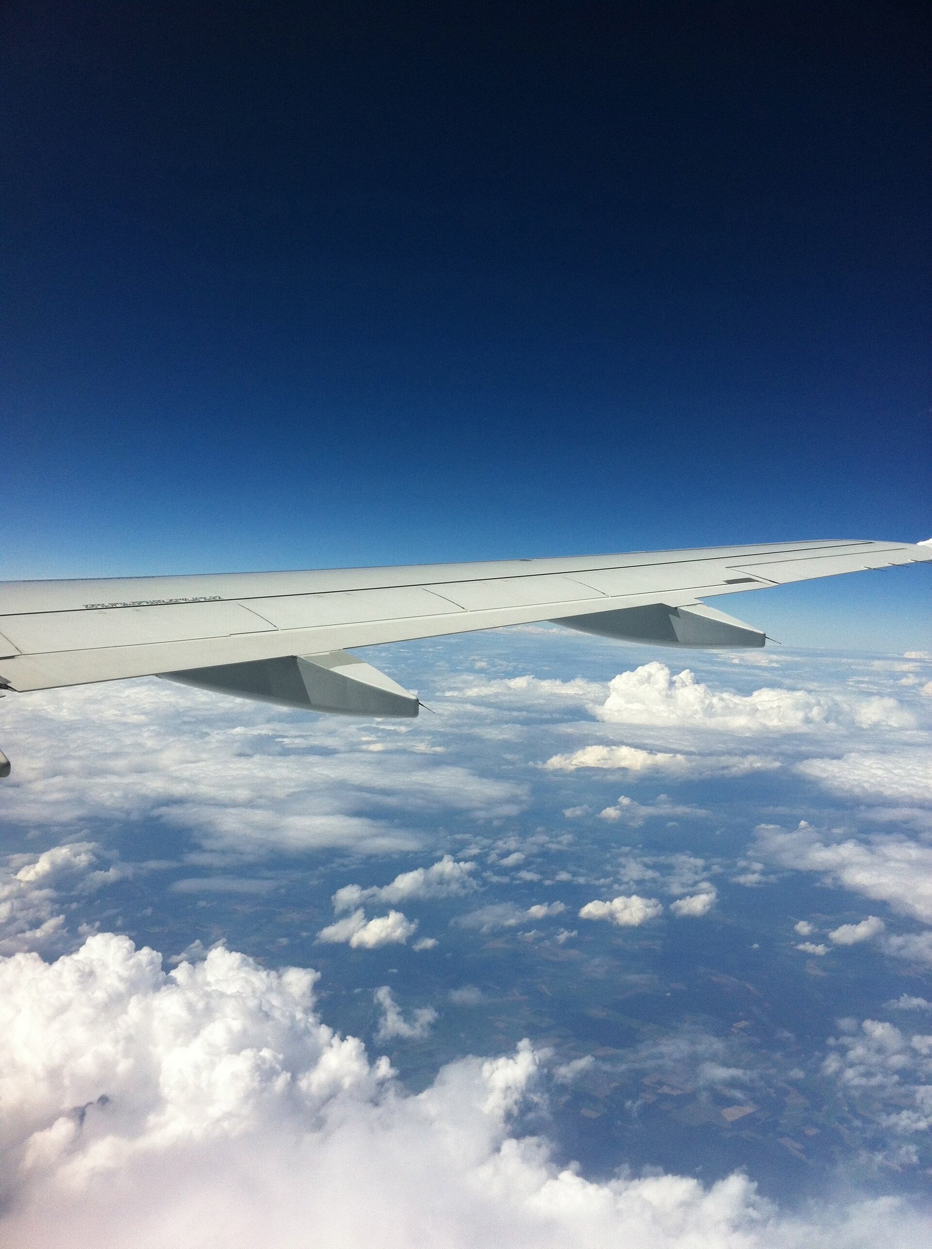 https://www.esa.int/var/esa/storage/images/esa_multimedia/images/2023/07/blue_skies_above_an_aircraft_wing/25022941-3-eng-GB/Blue_skies_above_an_aircraft_wing_pillars.jpg