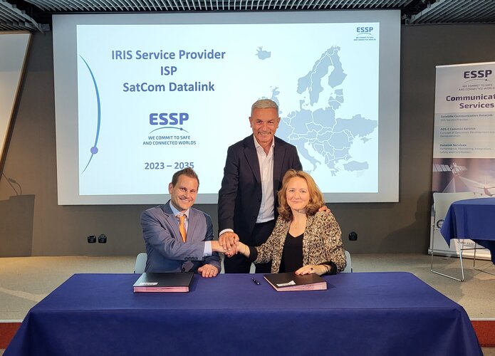 Representatives of ESA, Inmarsat and the ESSP sign an agreement