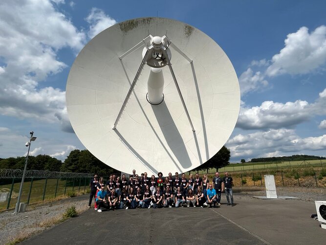 University students and trainers visiting the 20m L-band IOT antenna of Galileo at  ESEC 