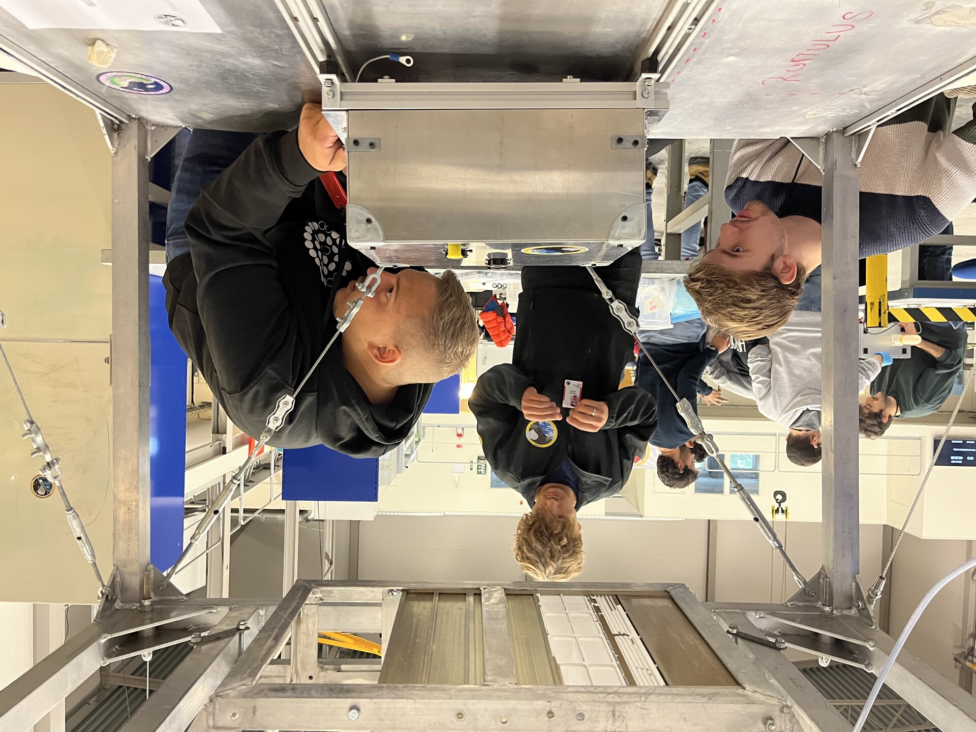 HERMES team installing their experiment on the gondola of BX32
