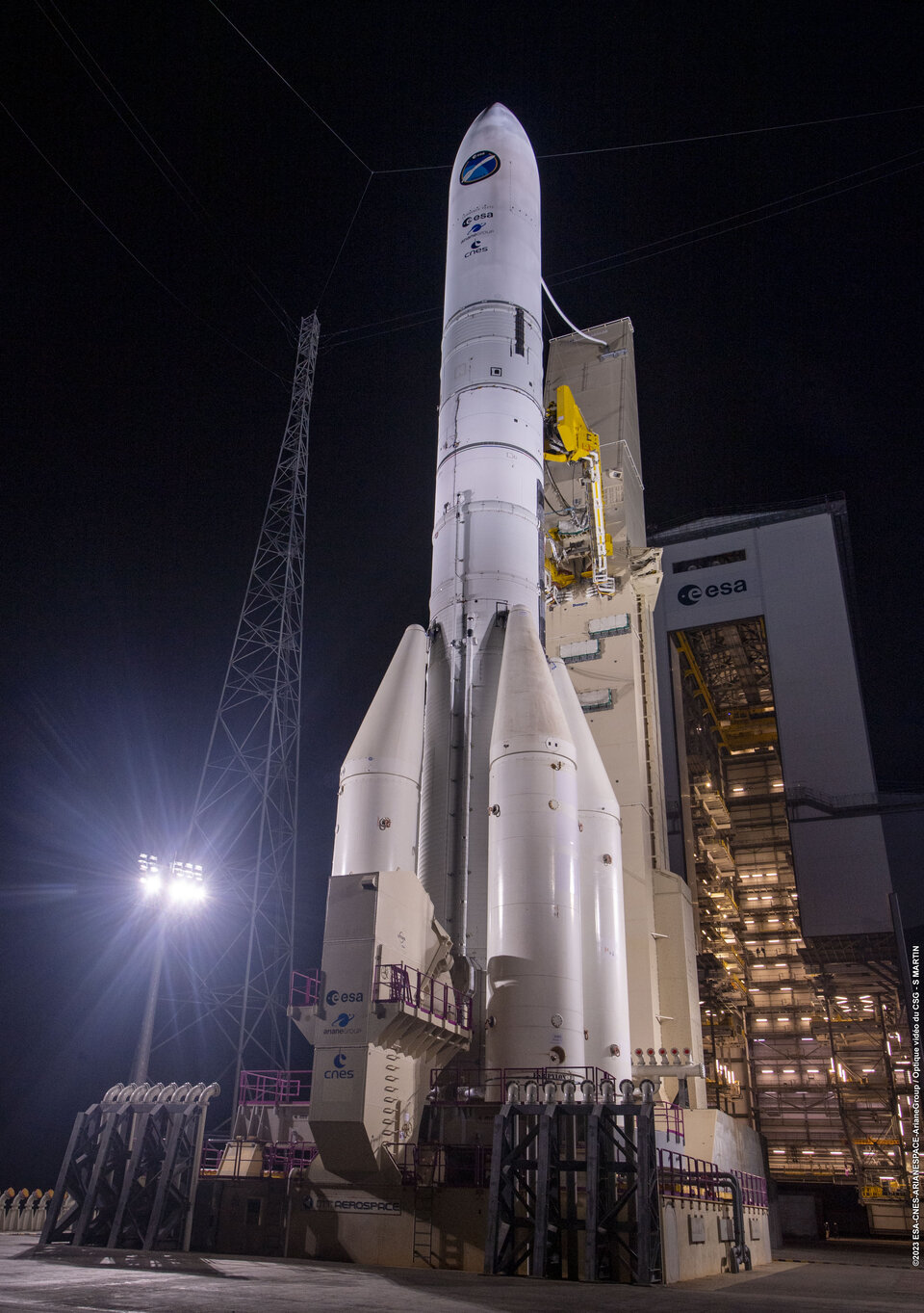 Ariane 6 na startovací rampě