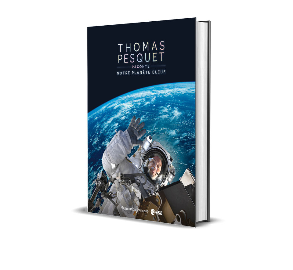 Thomas Pesquet, auteur et astronaute de l’ESA, sur la couverture de son nouveau livre pour enfants, Thomas Pesquet raconte notre planète bleue.
