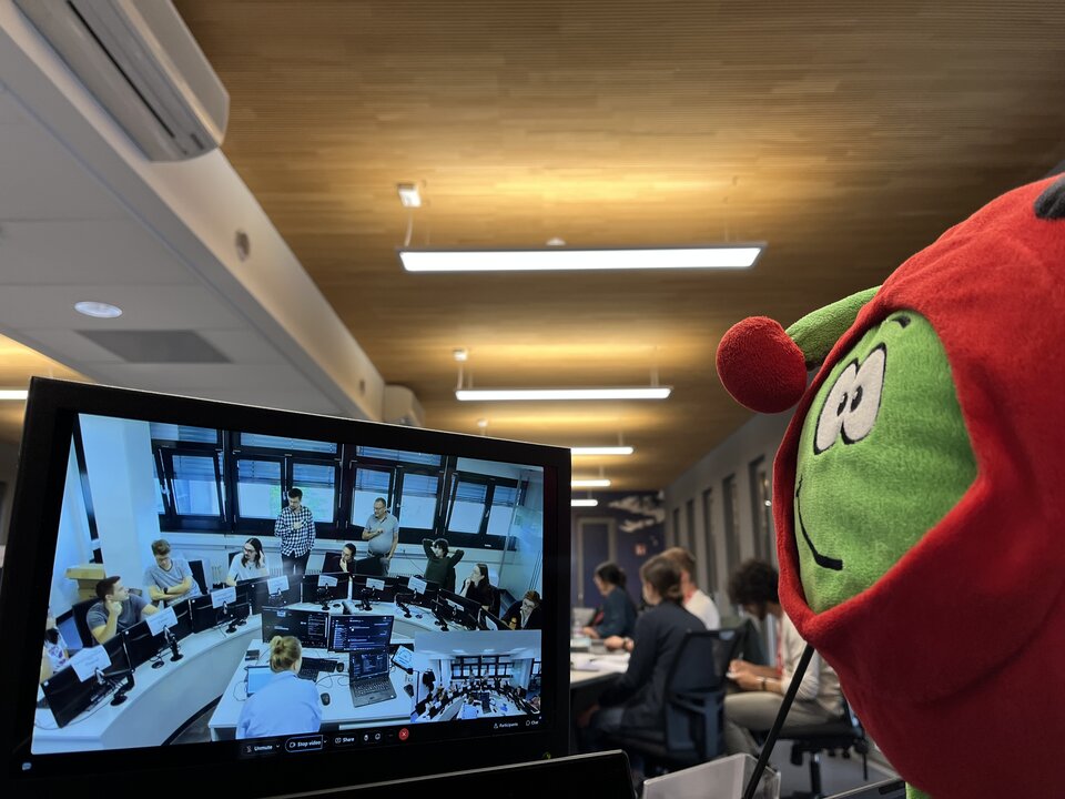 Paxi watching students working from the TU Darmstadt Concurrent Engineering Lab