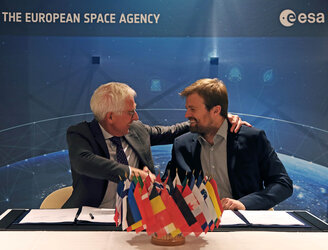 Javier Benedicto and Emile de Rijk agree new HummingSat contract