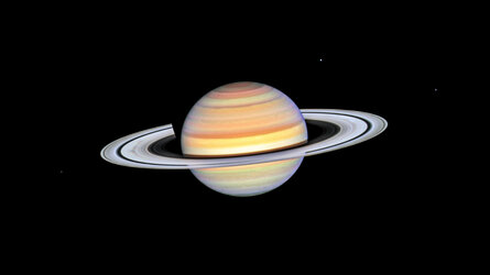 Hubble watches spoke season on Saturn