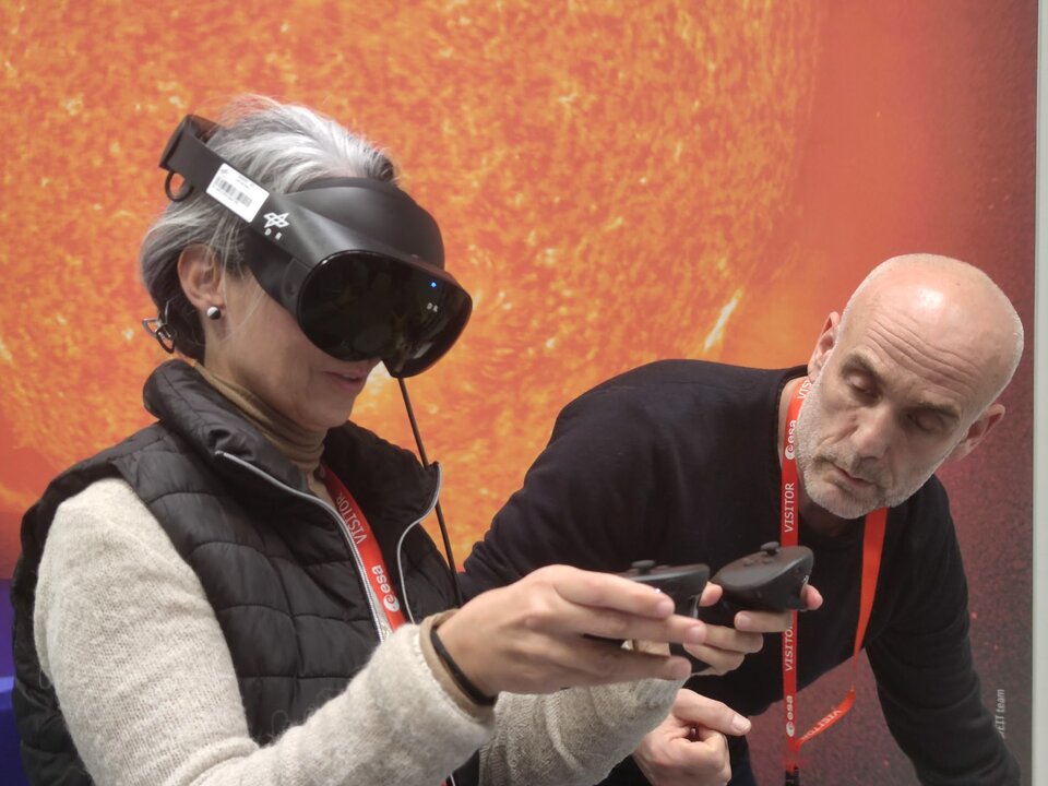 Sparwasser encouraged participants to use virtual reality as a complementary tool for traditional exhibitions, to ensure that space-themed content remains captivating for a wide modern audience. 
