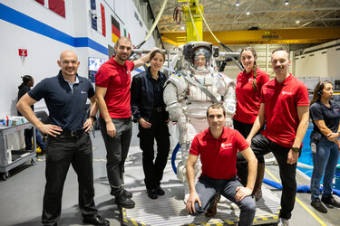 Observing a full space suit dive at NASA's Neutral Buoyancy Laboratory (NBL)