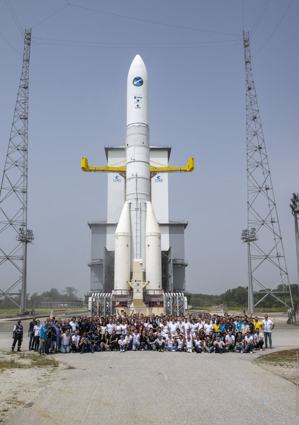 Tým Ariane 6 na startovací rampě