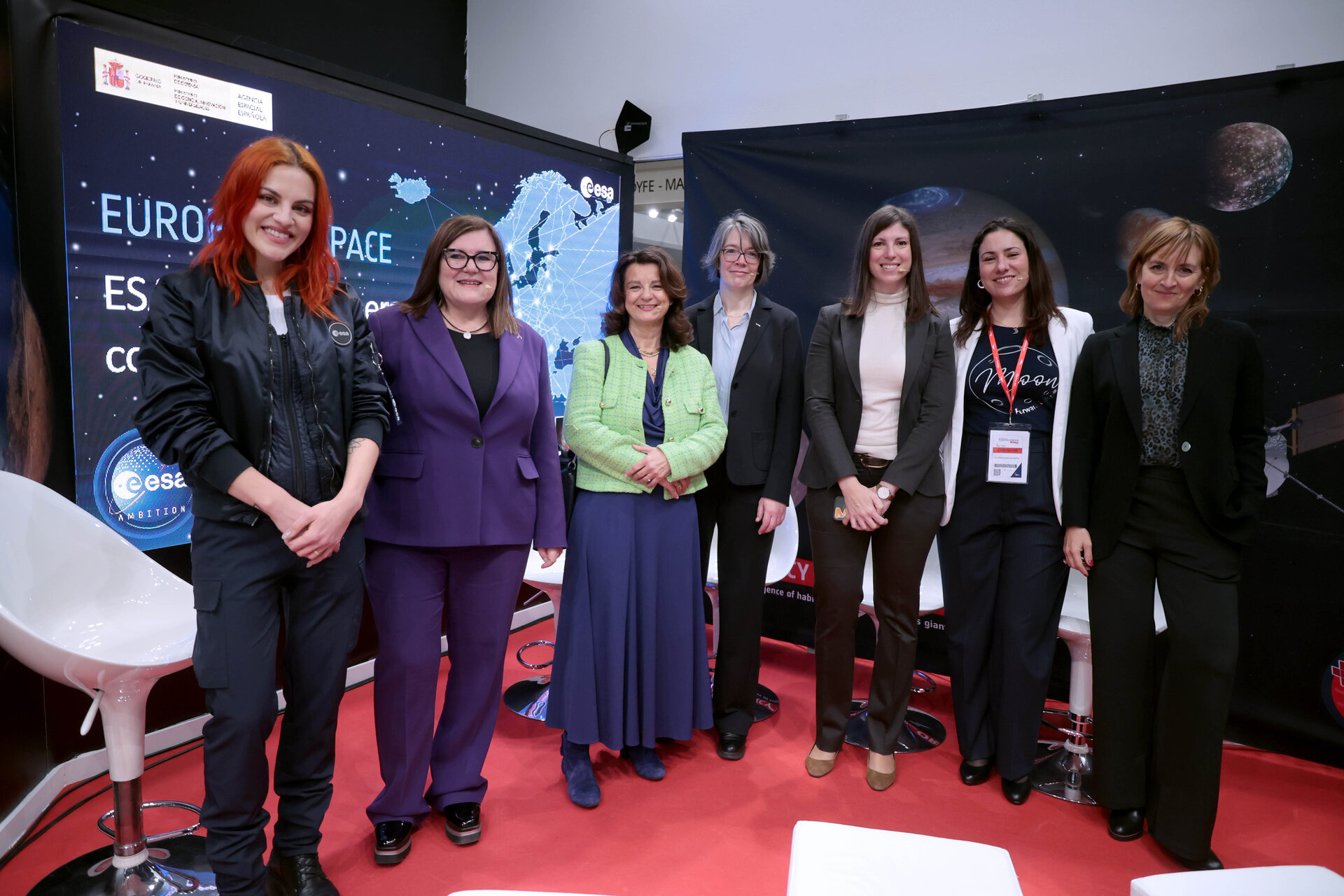 A round table discussion focused on the multidisciplinary aspects of space and highlighted the pivotal role of women in the sector. The expert forum of professional women attracted significant interest from younger visitors at the fair, and provided an ideal way to celebrate International Women's Day. 