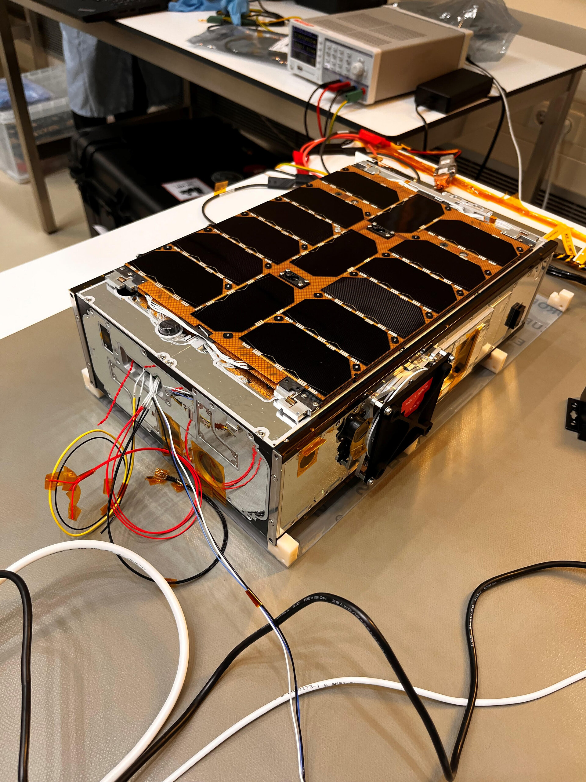 Il cubesat Juventas della missione Hera dell'ESA. Credits: ESA-F. Perez Lissi