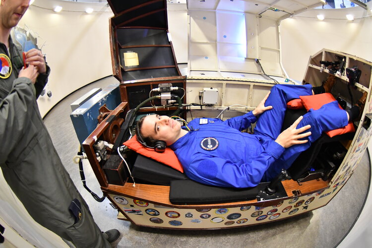 Astronaut basic training: centrifuge