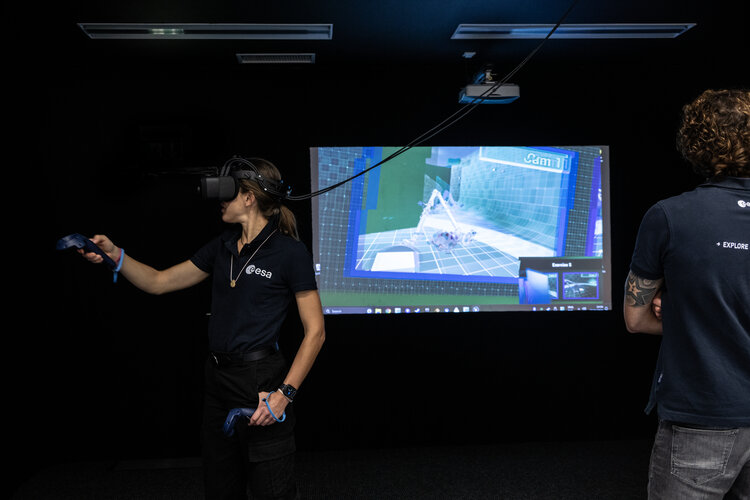 Astronaut basic training: VR robotics training for Sophie