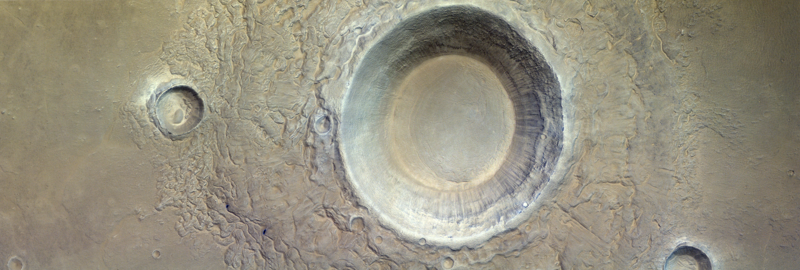 Un enorme cráter en Marte estaría probando la presencia de hielo de agua en el planeta rojo