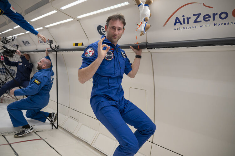 ESA project astronaut Sławosz Uznański joined his colleagues from the 2022 Astronaut Class in Bordeaux for a series of parabolic flights allowing them to experience what microgravity feels like.