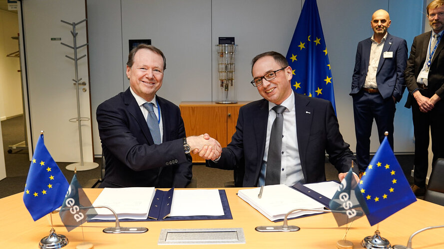 ESA and the European Commission sign EuroQCI implementation agreement