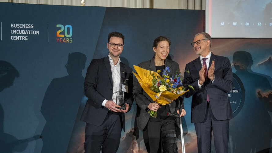 ESA Director General, Josef Aschbacher presented the Honourable Mention award to Helene Huby, Co-Founder and CEO at The Exploration Company