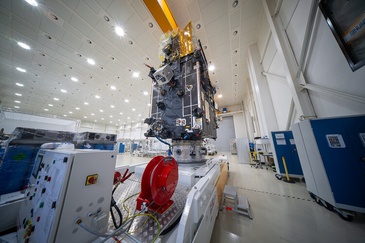 MTG-S and Sentinel-4 in the cleanroom in Bremen, lateral view