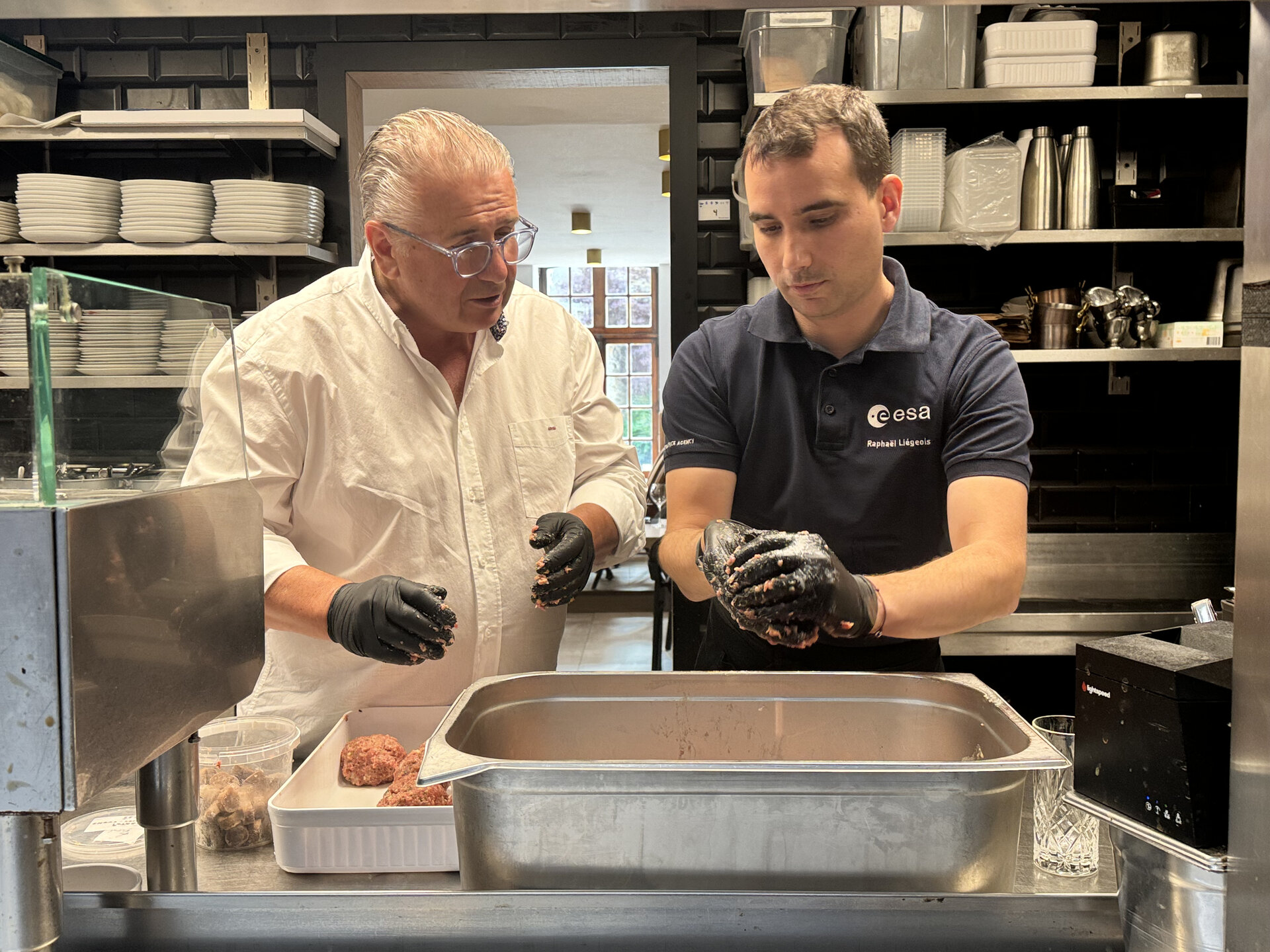 Belgian bonus food: Boulets à la Liégeoise