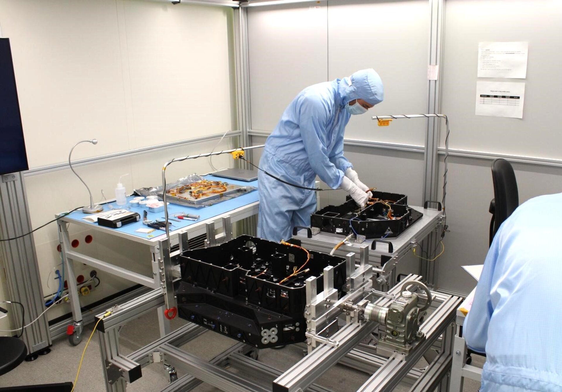 Assembling ALTIUS’ instrument