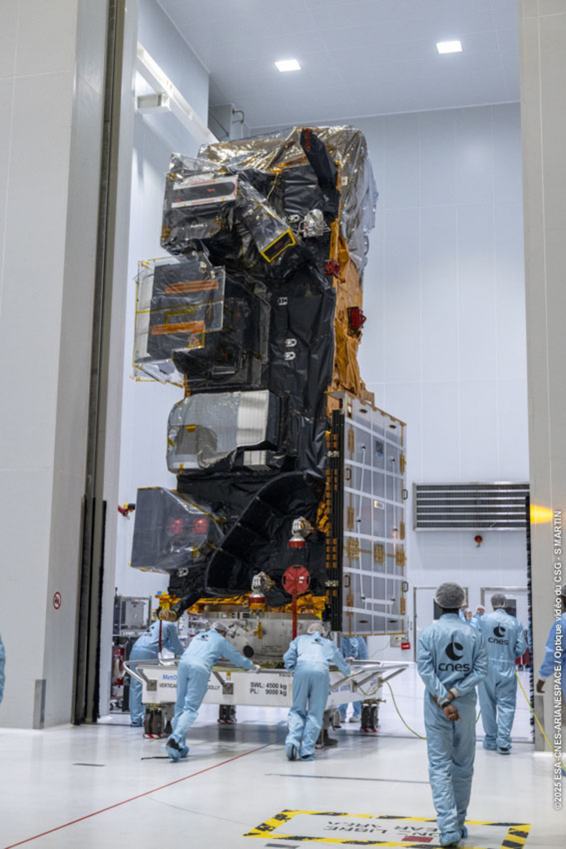 MetOp-SG-A1 and Sentinel-5 being moved for fuelling