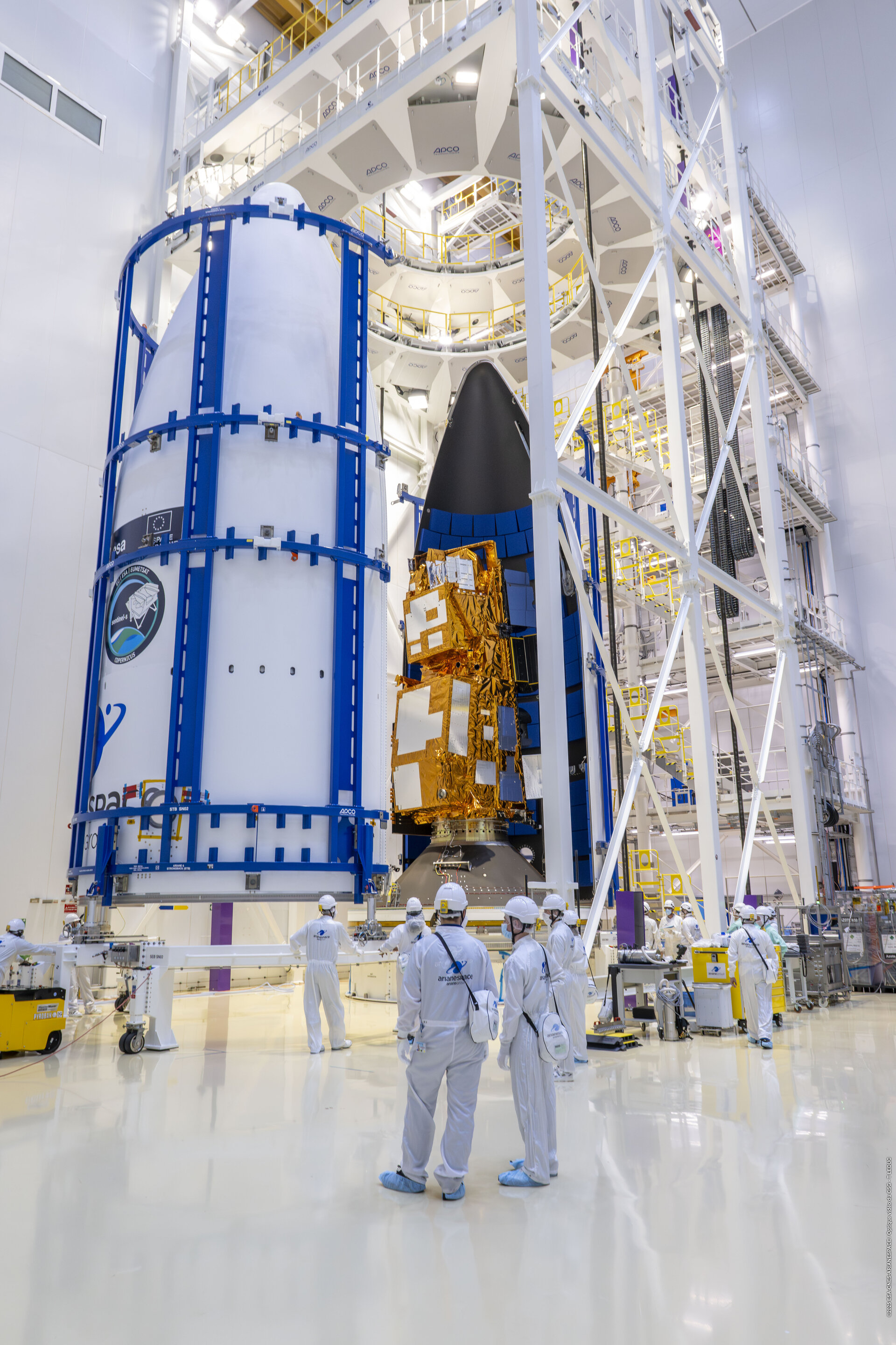 Sealing MetOp-SG-A1 satellite within Ariane 6 fairing