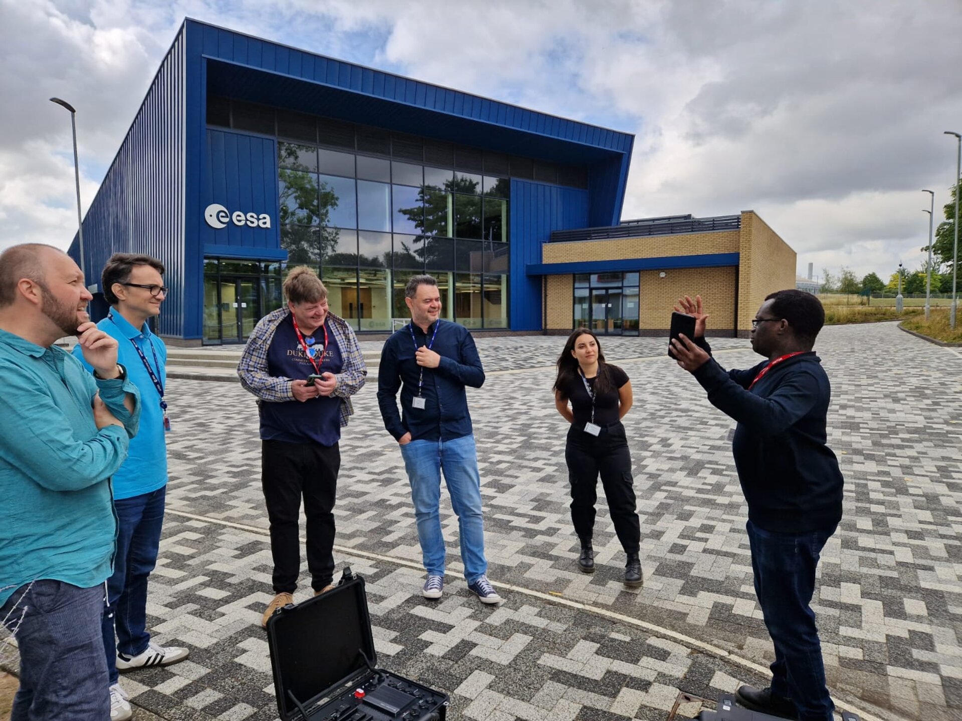 UniVirtua's personnel explaining how the platform works during the live demonstration at ESA's 5G/6G Hub in Harwell, UK.