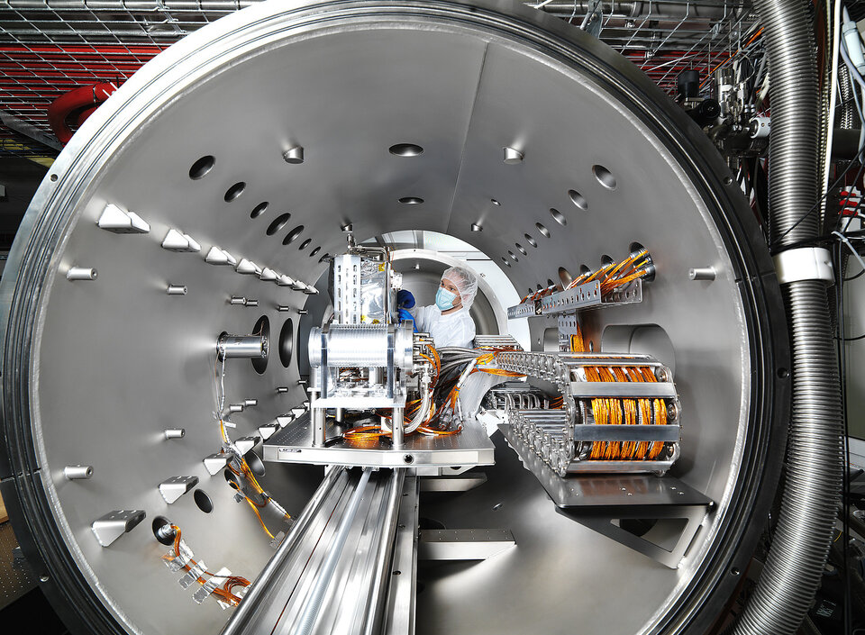 PTB’s facility: vacuum chamber hosting the new reference blackbody