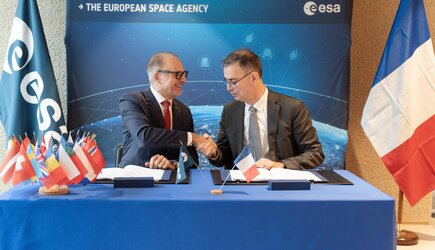 ESA Director General Josef Aschbacher and CNES President François Jacq, on behalf of the government of France, sign the Agreement between the Government of the French Republic and the European Space Agency on the Guiana Space Centre and Associated Services (2025–2035).