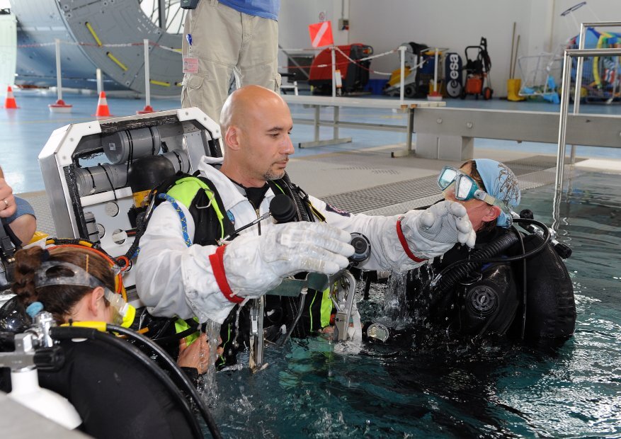 Luca spacewalk underwater
