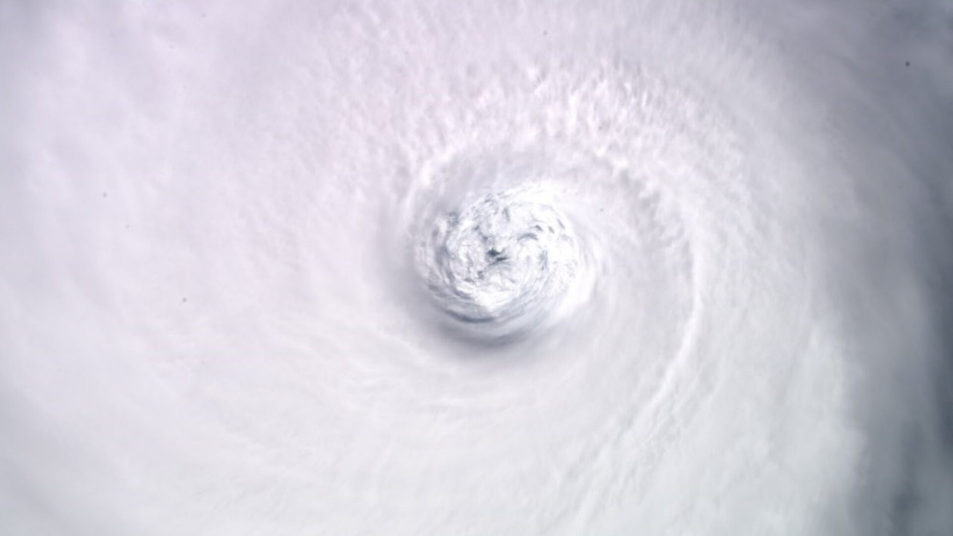 Footage Shot Inside Eye of Hurricane Dorian 
