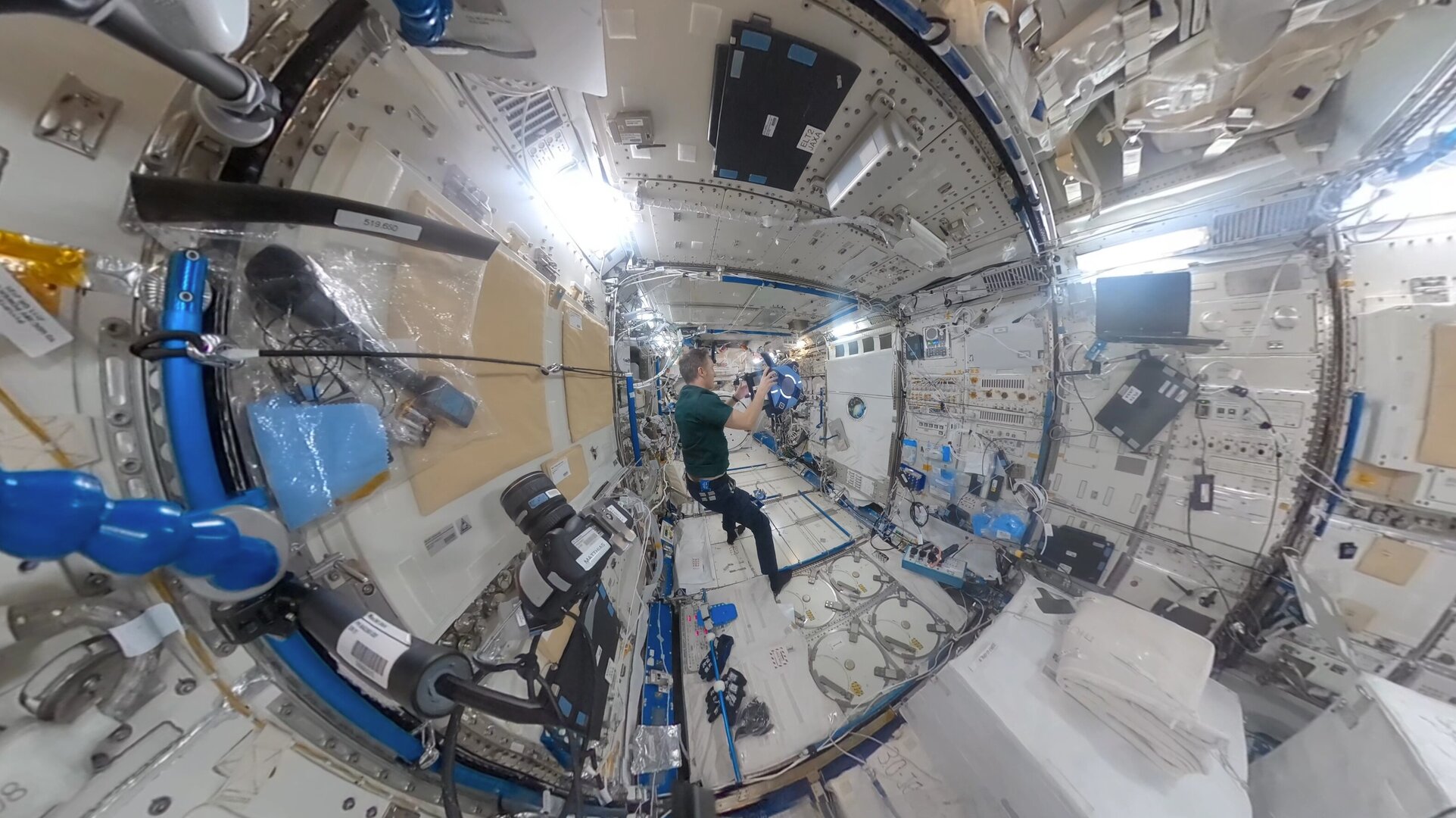 ESA – Robot Astrobee dalam 360°