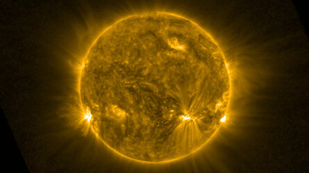 Serpiente solar vista deslizándose por la superficie del Sol